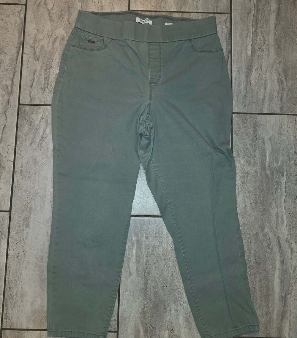 Nine West Heidi Pull On Crop Pants Size 14 Green